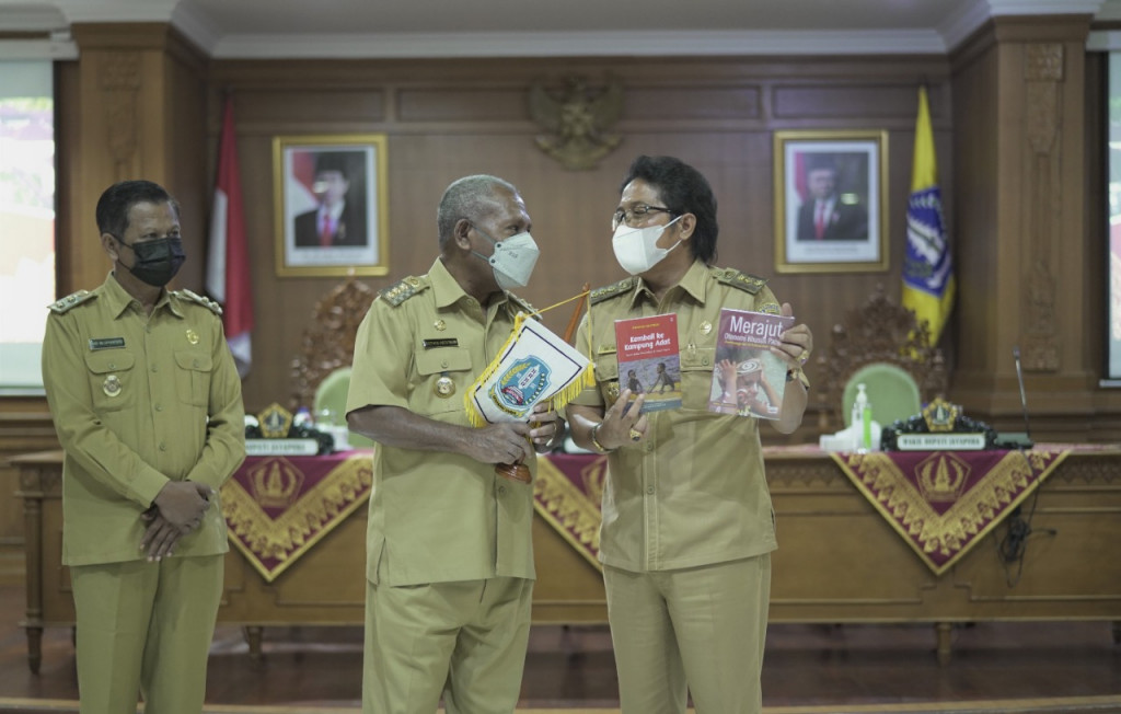 Bupati Giri Prasta Terima Kunjungan Pemkab Jayapura Ke Puspem Badung